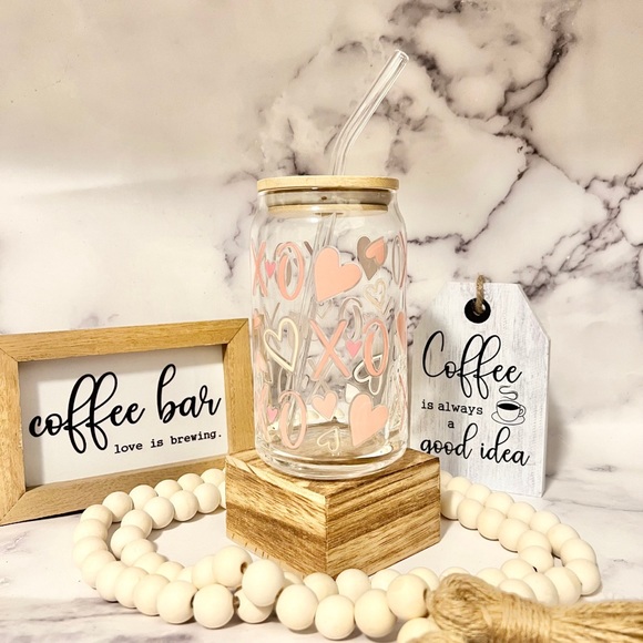 đź’•XOXO Glass Coffee Tumbler with Straw and Lidđź’• - Picture 1 of 2